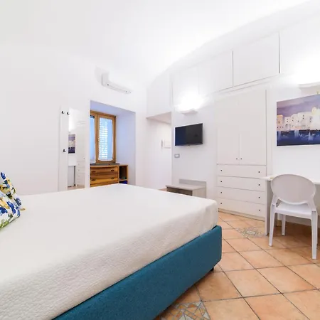 Sara Luxury מטה