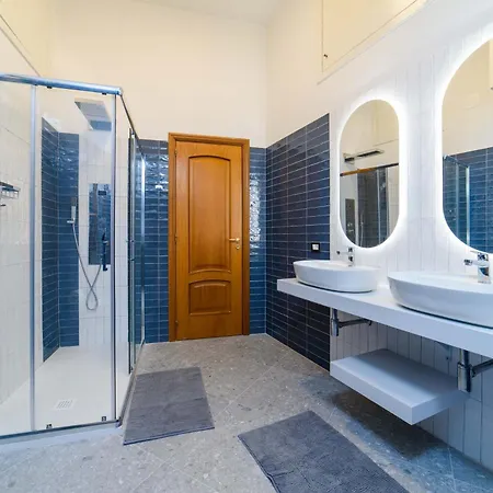 Sara Luxury מטה