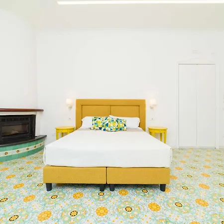 Sara Luxury Guest house Meta