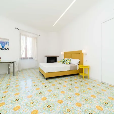 Sara Luxury מטה